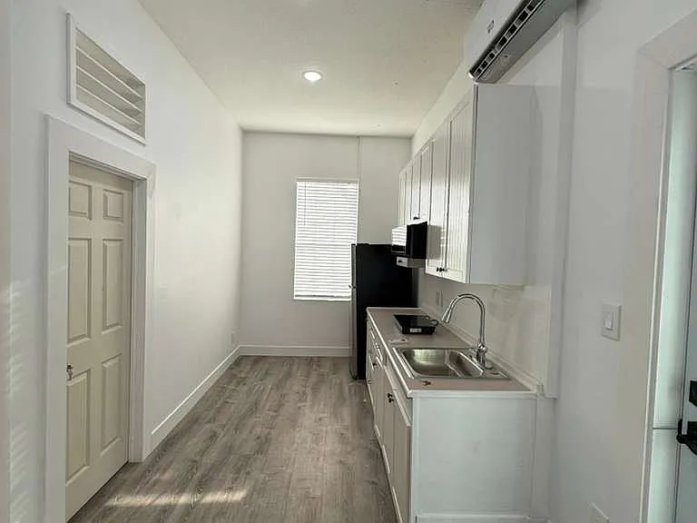1361 Emerald Dr #1A — Photo 5