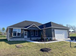882 Round Top St, Prairie Grove, AR 72753
