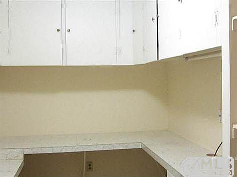 4th image of 1521 Hawthorne Ln