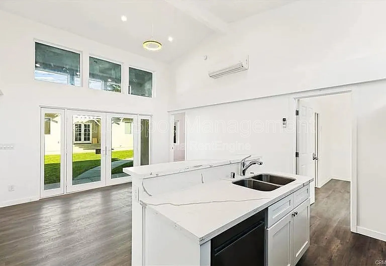 4 bed, 4.0 bath, 1000 sqft, $4,550 — Photo 1
