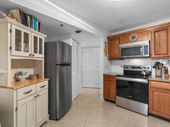 1361 S Ocean Blvd APT 303, Pompano Beach, FL 33062