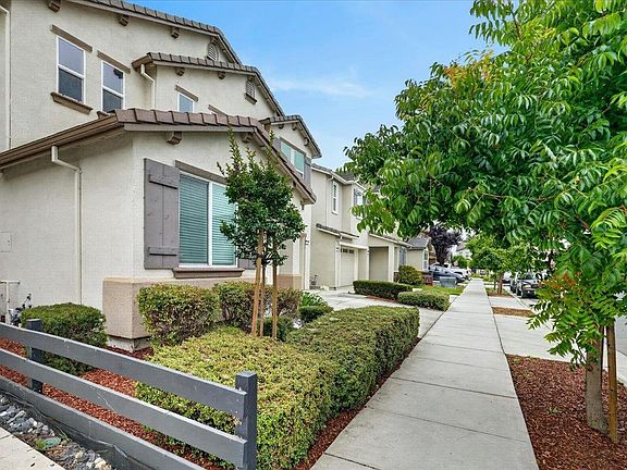 3rd image of 1225 Rosales Ln