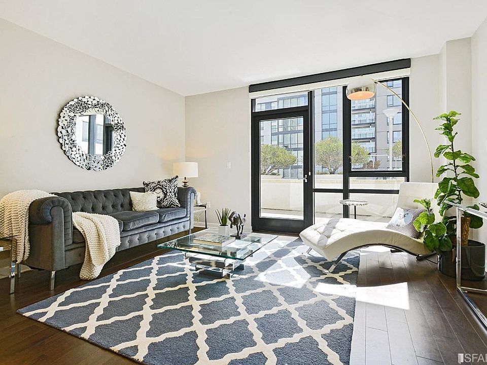 1st image of 260 King St Unit 425