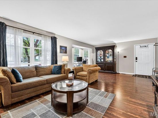 189 Harvest Moon Ct #B, Saint Charles, MO 63304