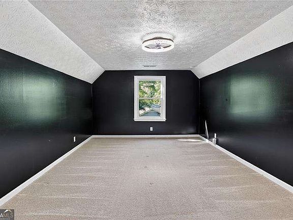 4th image of 2223 Angela Dr SW
