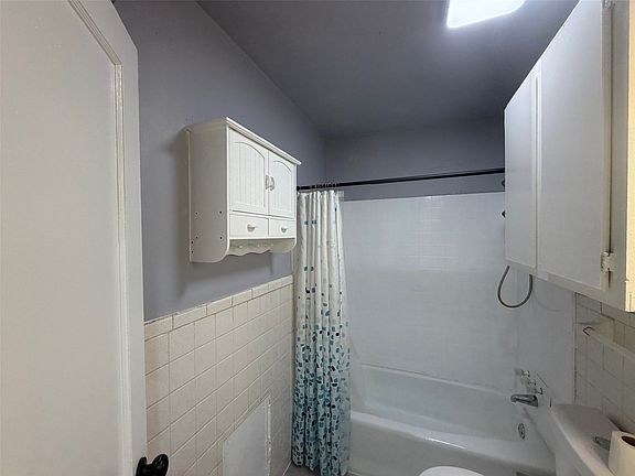 3rd image of 510 Gay St
