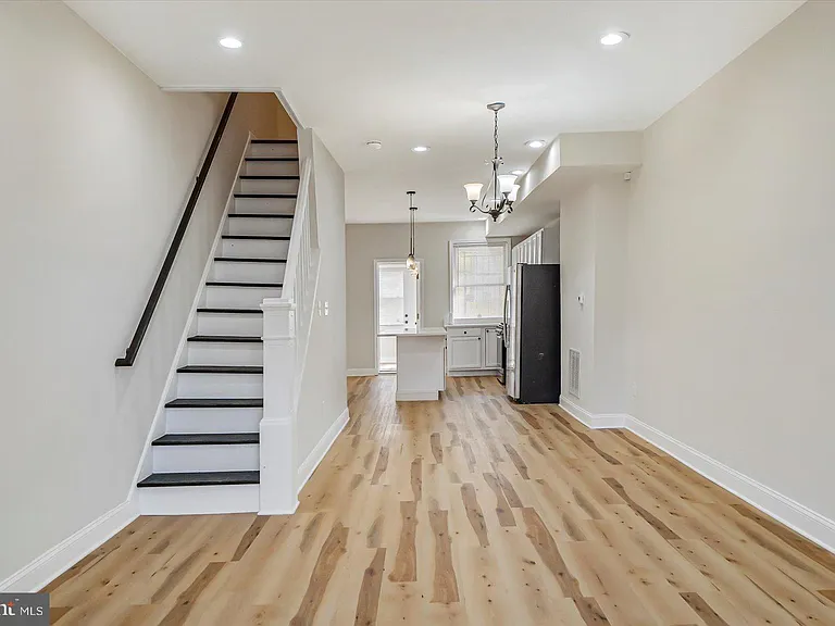 705 N Milton Ave — Photo 4