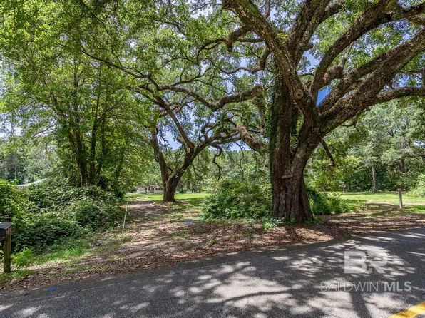 14300 Oak St, Magnolia Springs, AL 36555