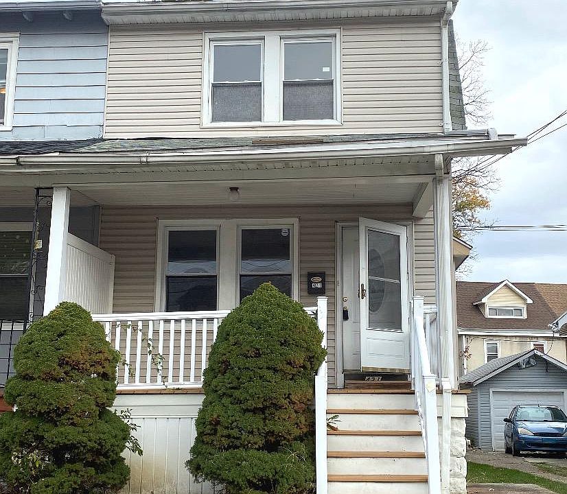 2nd image of 421 Custer Ave