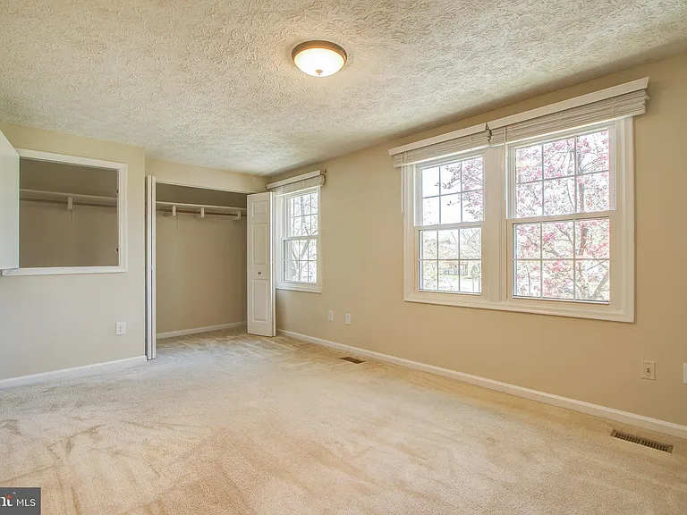 6324 Lightburn Ct — Photo 22