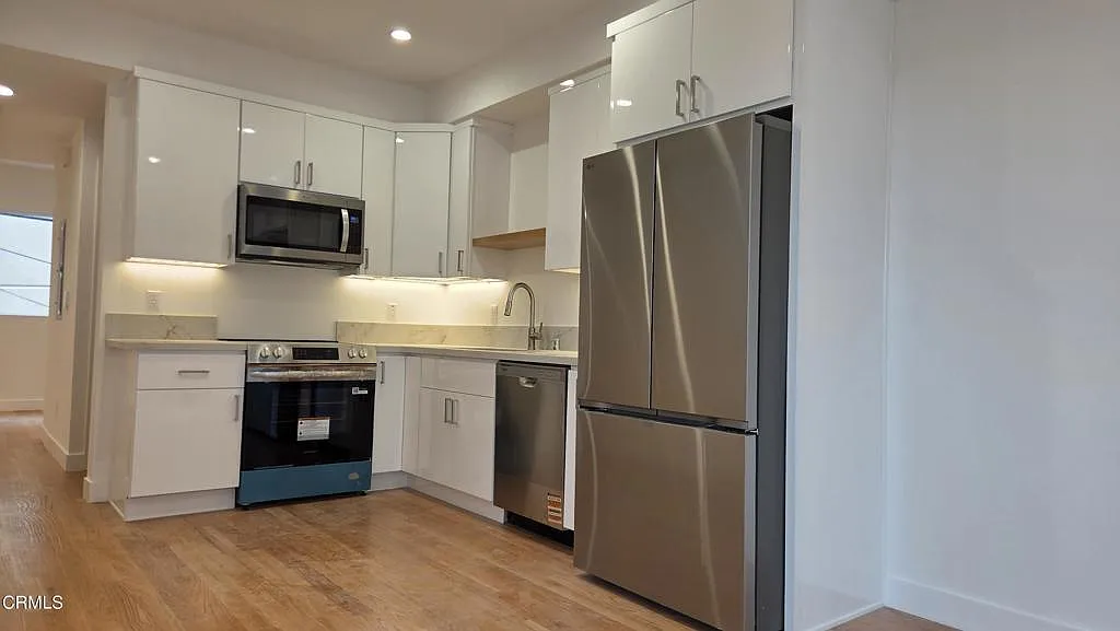 Building Photo - 917 1/2 N Ridgewood Pl