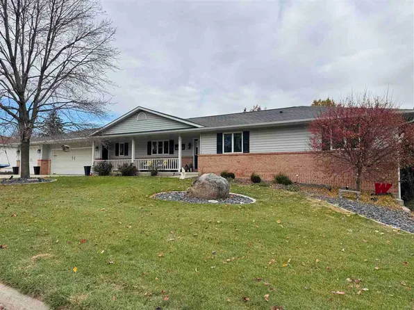 1202 W State St, Williamsburg, IA 52361