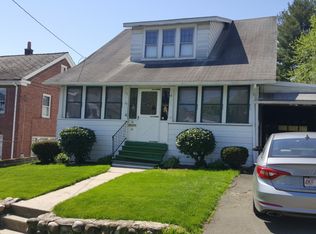 74 Belvidere Ave, Holyoke, MA 01040