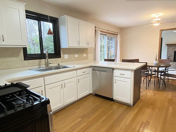5th image of 612 Pinehurst Dr