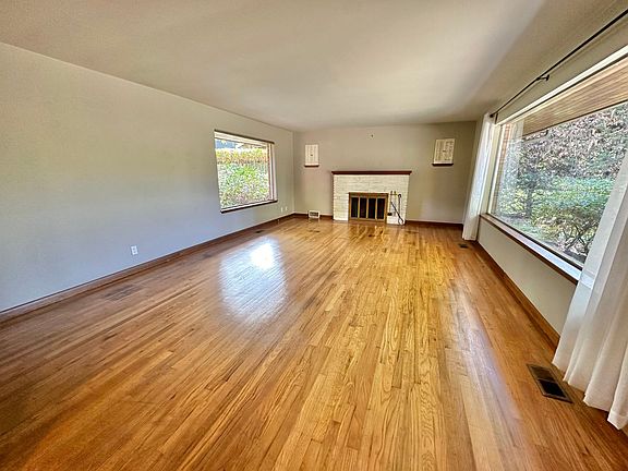 5th image of 2972 72nd Ave SE