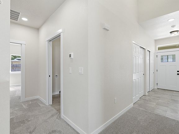 5th image of 3905 SE 147th Ave