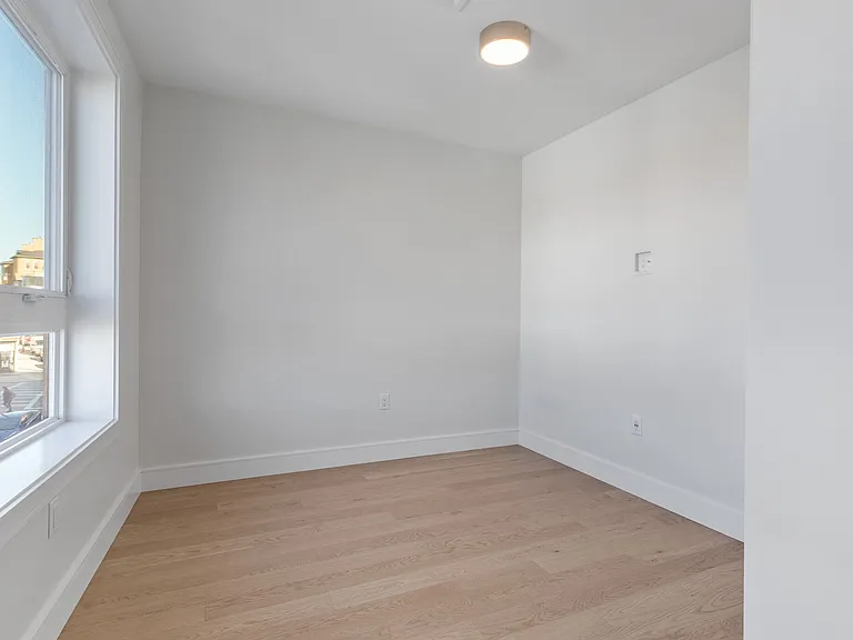 301 Border St #401 — Photo 8