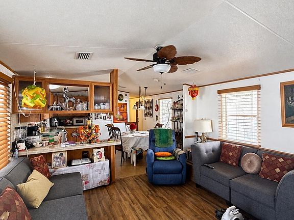 5th image of 800 Siesta Dr