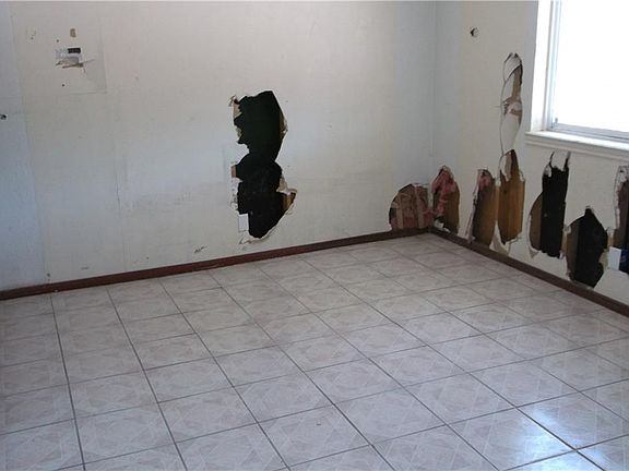 3rd image of 8964 Gateway Blvd N