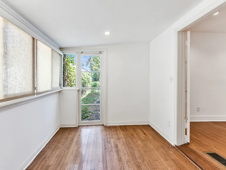 1039 W Roses Rd — Photo 12