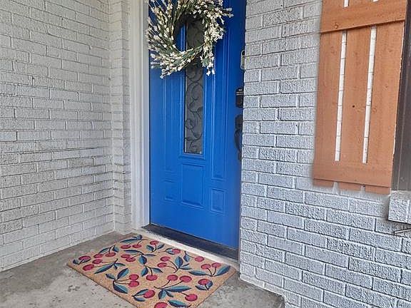 3rd image of 1622 Oxford Way