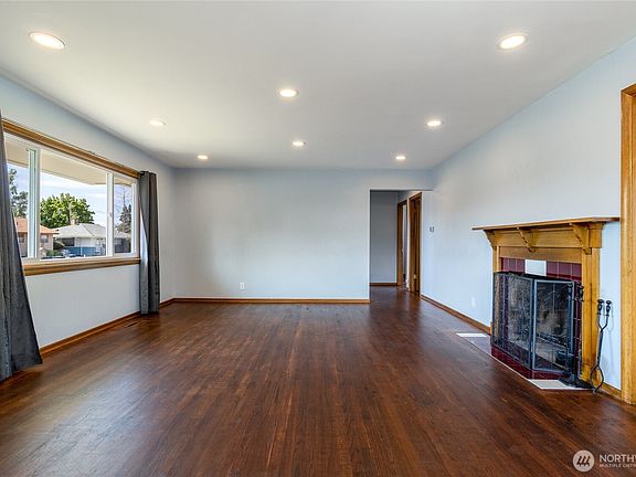 4th image of 1665 Cambridge Drive