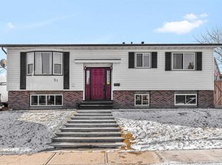 51 E Huntstrom Rd NE, Calgary, AB T2K 5W1