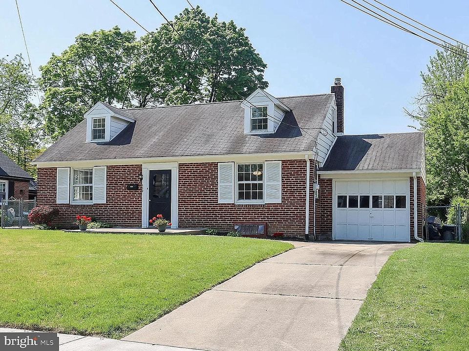 1st image of 902 Merrick Ave