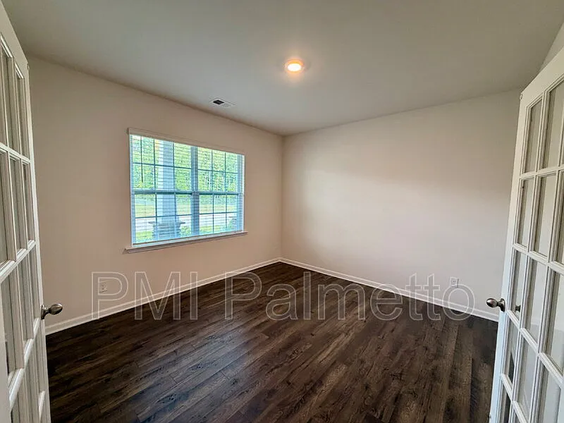 5 bed, 3.5 bath, 3108 sqft, $2,945 — Photo 4