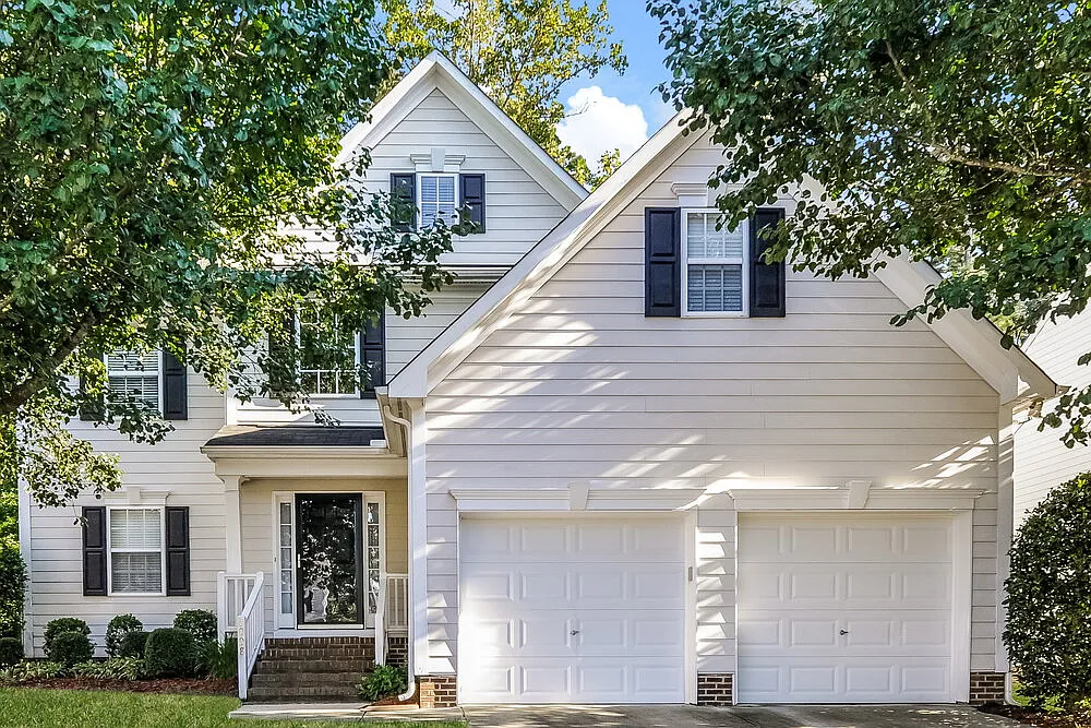 3 bed, 2.5 bath, 2220 sqft, $2,370 — Photo 1
