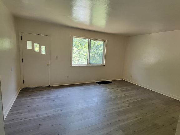 3rd image of 13 Fleck Ct
