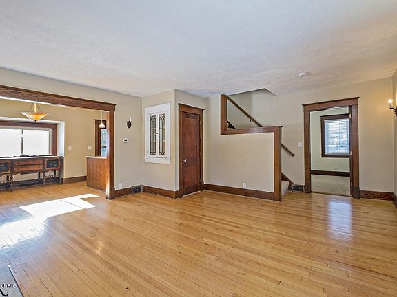 5th image of 2629 Parkview Ave