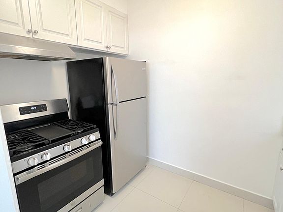 3rd image of 22 Paloma Ave APT C