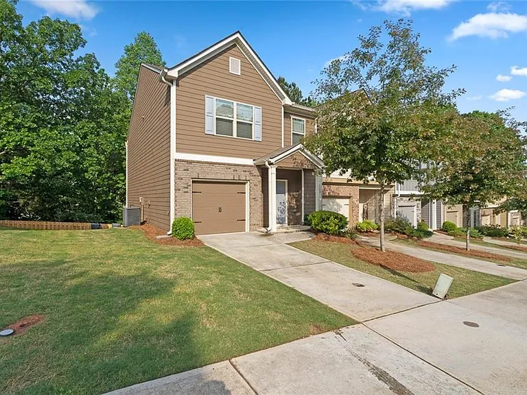 113 Oakview Psge #1 — Photo 1