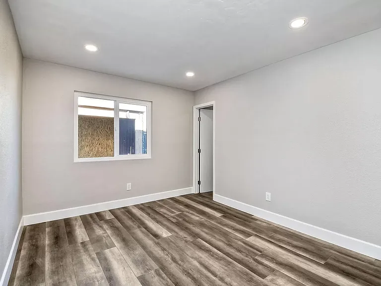 5430 Lauretta St — Photo 13