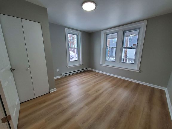 4th image of 1142 Spring Garden St #1