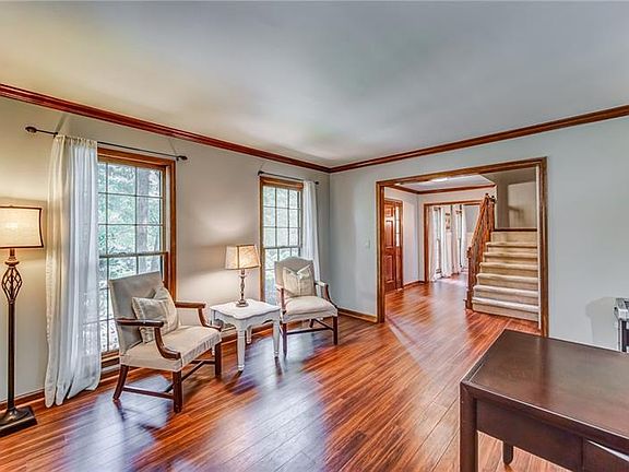 5th image of 801 Woodmont Dr