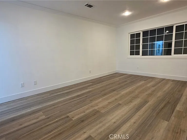 18224 Chatsworth St — Photo 25