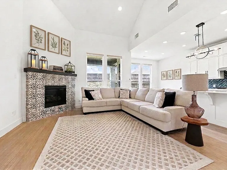 8109 Milo Fields Ln — Photo 2