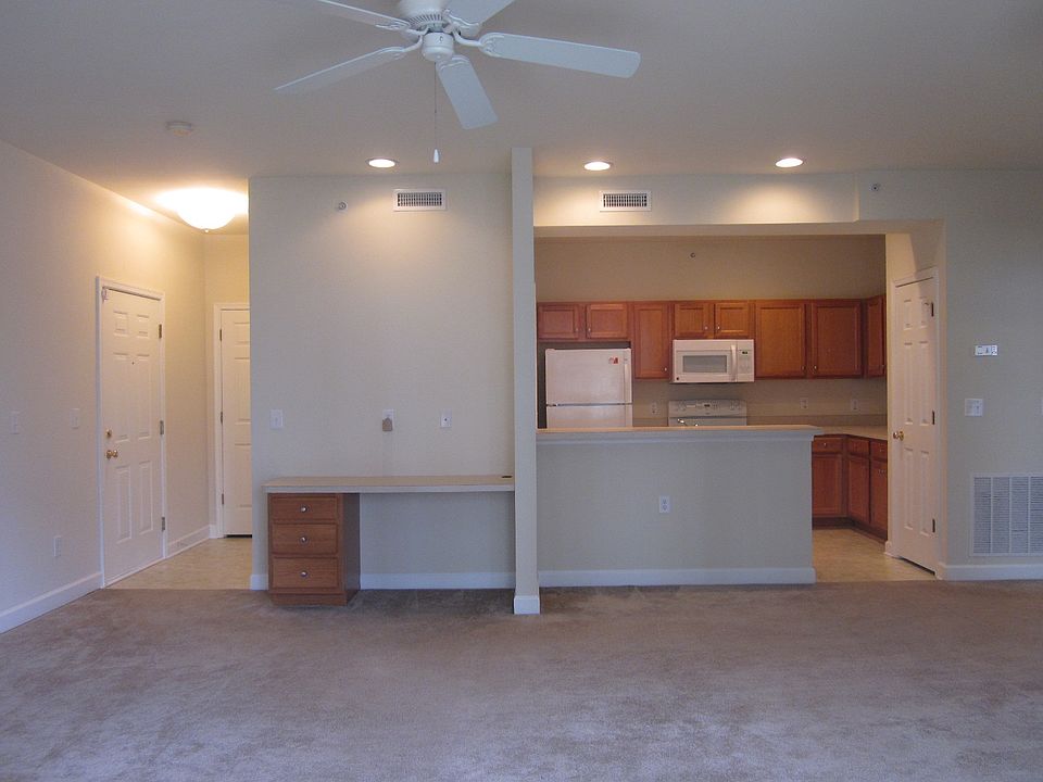 1st image of 675 Woodbrook Dr APT 102