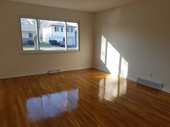 3rd image of 6408 Kildale Sq W