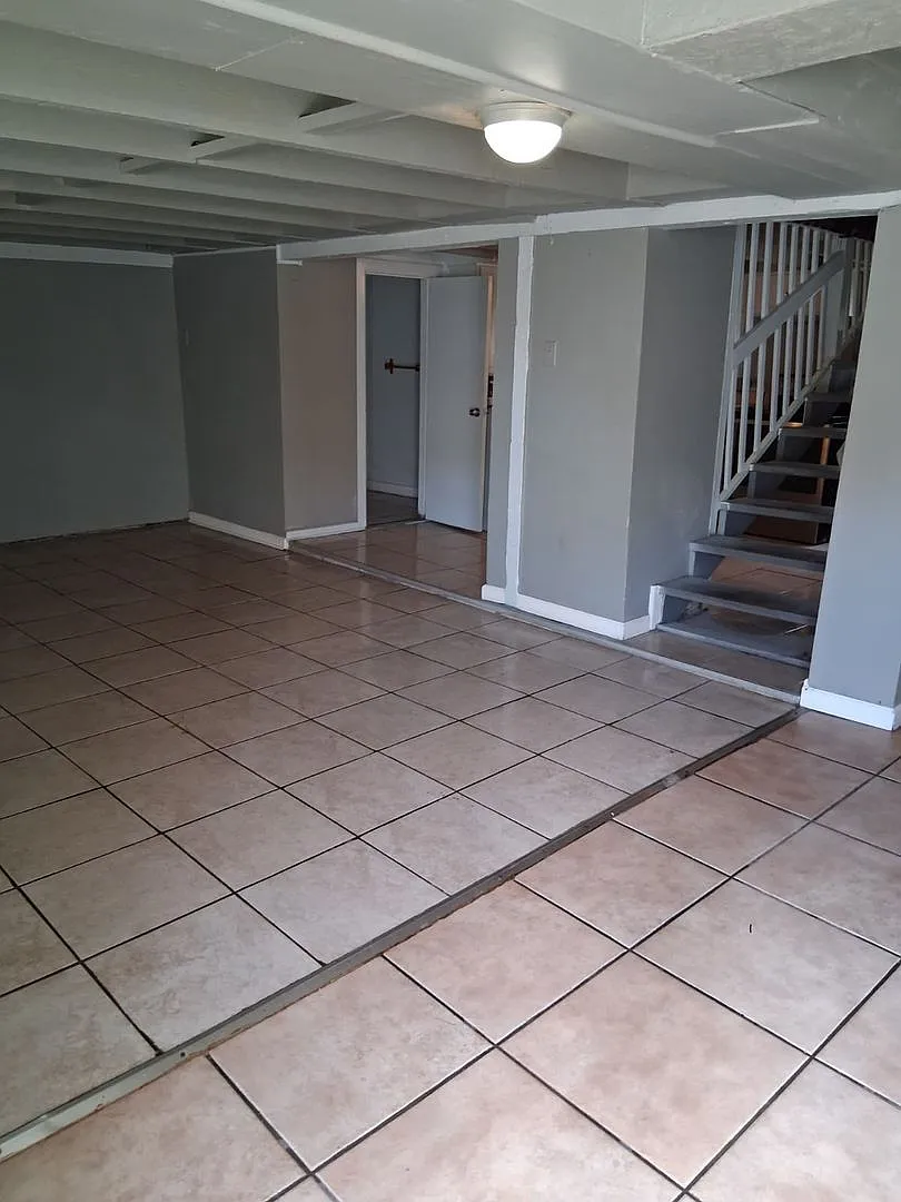 Island Living for Only $1,400! Spacious 3-Bedroom Home Near the Beach & Downtown Galveston — Photo 3