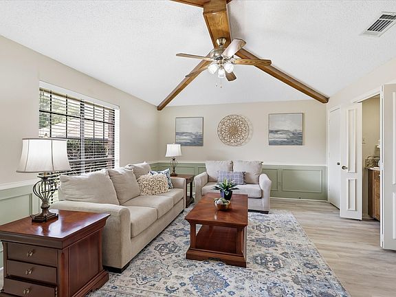 4th image of 1915 Robin Meadow Cir