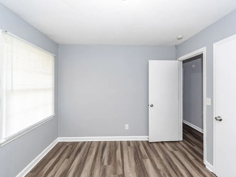 107 Greenhurst Ave — Photo 19