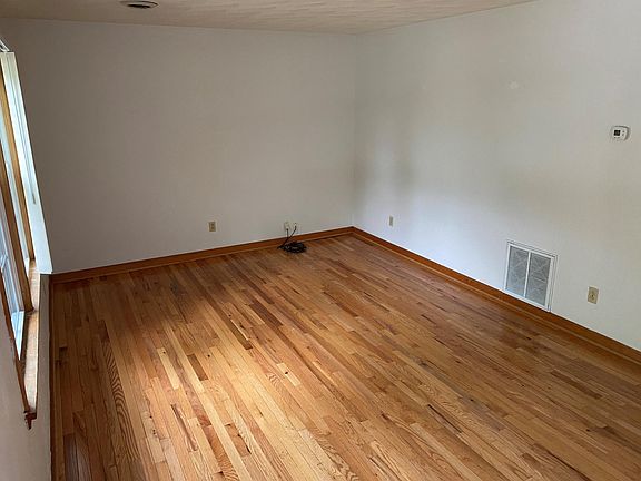 3rd image of 501 Poplar Ave #501