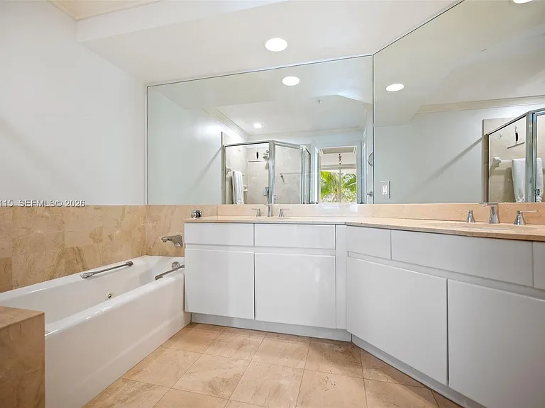 888 Brickell Key Dr #609 — Photo 17