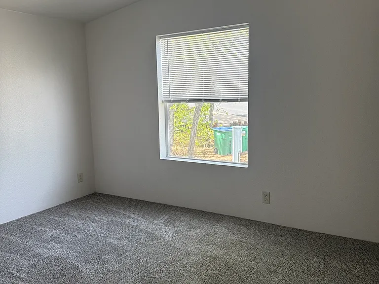 841 S 11th Dr — Photo 10