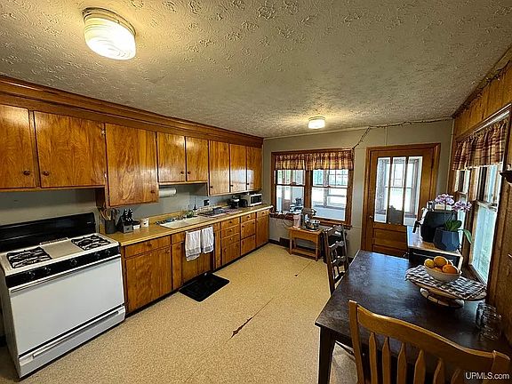 3rd image of 2214 Fitch Ave #1