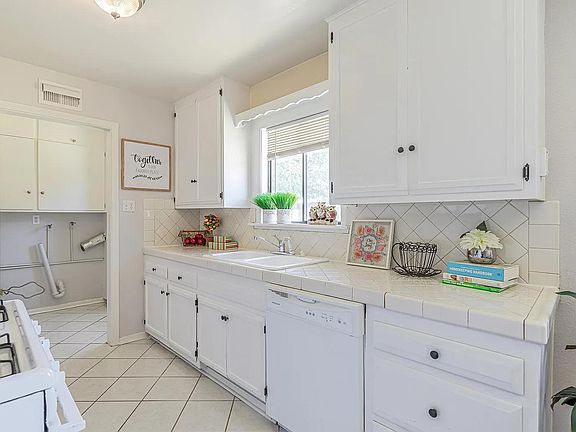 5th image of 43819 Rimvale Ave