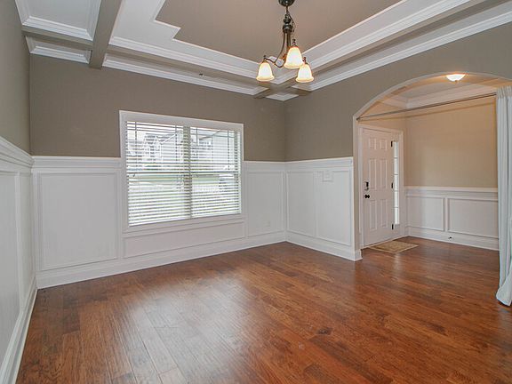 2nd image of 3338 N Henderson Way
